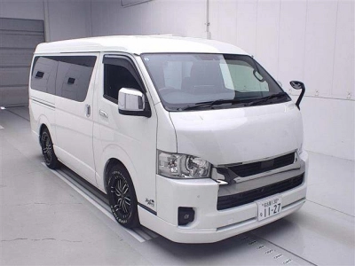 TOYOTA HIACE