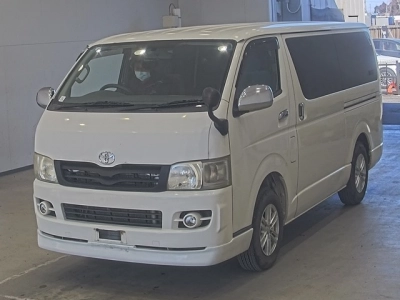 TOYOTA HIACE