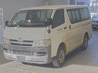 TOYOTA HIACE
