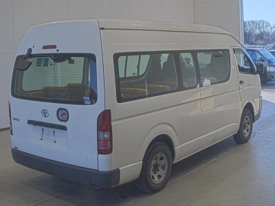 TOYOTA HIACE COMMUTER