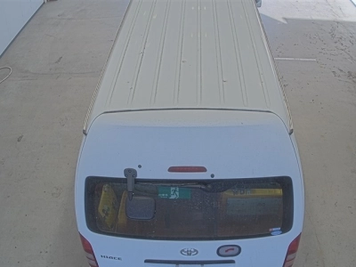 TOYOTA HIACE COMMUTER