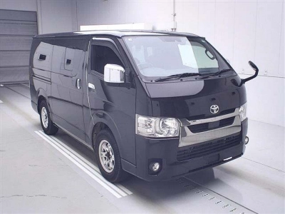 TOYOTA HIACE