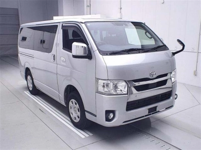 TOYOTA HIACE