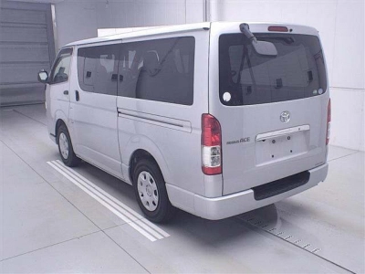 TOYOTA REGIUS ACE