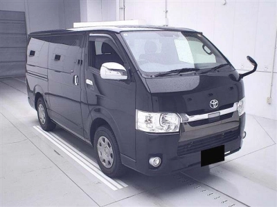 TOYOTA HIACE