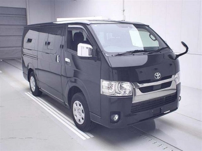 TOYOTA HIACE