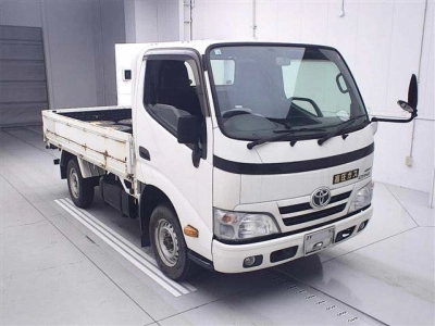 TOYOTA DYNA
