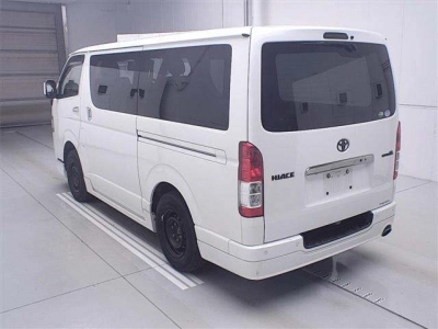 TOYOTA HIACE