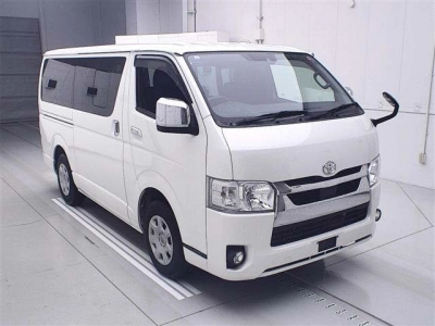 TOYOTA HIACE