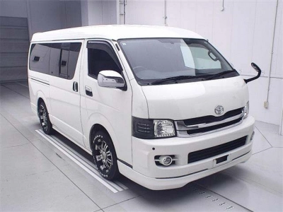 TOYOTA HIACE