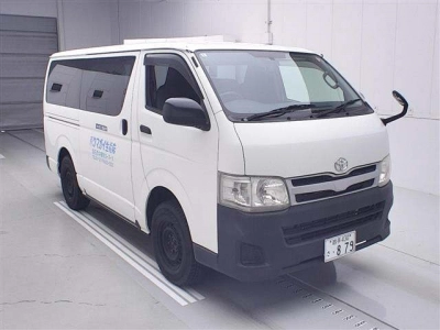 TOYOTA HIACE