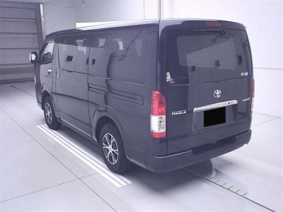 TOYOTA HIACE