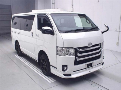 TOYOTA HIACE