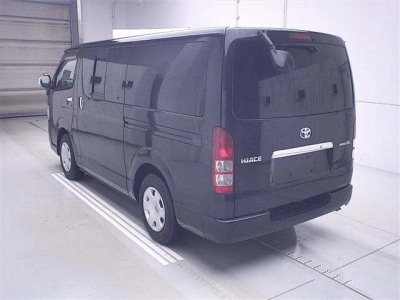 TOYOTA HIACE