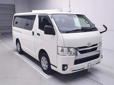 TOYOTA HIACE