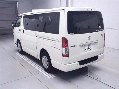 TOYOTA HIACE