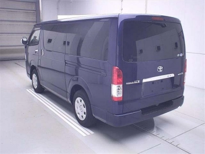 TOYOTA REGIUS ACE