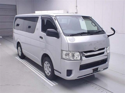 TOYOTA REGIUS ACE
