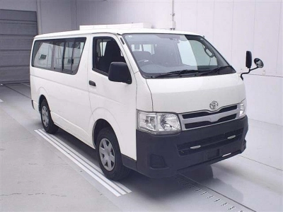 TOYOTA REGIUS ACE