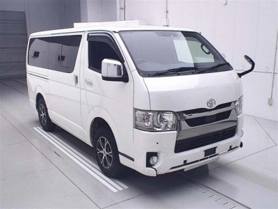 TOYOTA HIACE