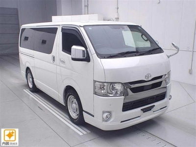 TOYOTA HIACE