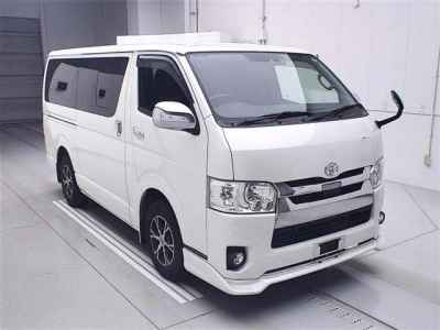 TOYOTA HIACE