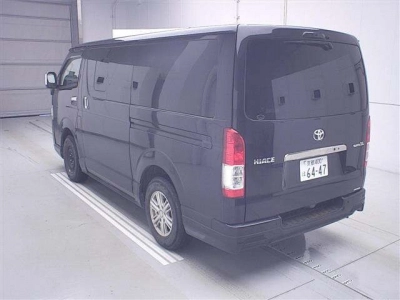 TOYOTA HIACE