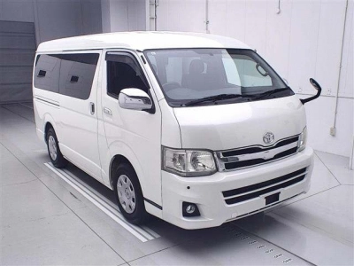 TOYOTA REGIUS ACE