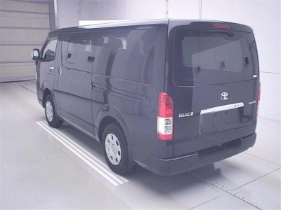 TOYOTA HIACE