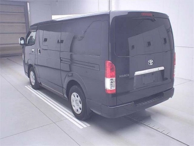 TOYOTA HIACE