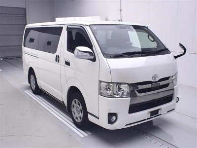 TOYOTA HIACE