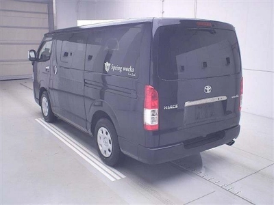 TOYOTA HIACE