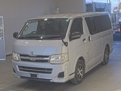 TOYOTA HIACE