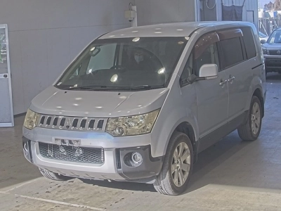 MITSUBISHI DELICA WAGON