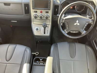 MITSUBISHI DELICA WAGON
