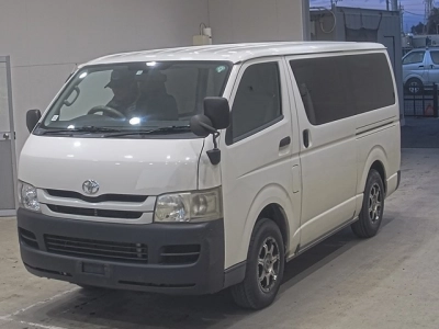 TOYOTA HIACE