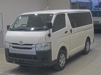 TOYOTA HIACE