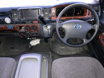 TOYOTA HIACE