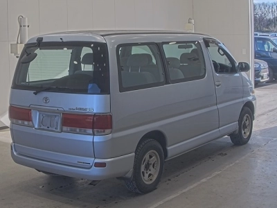 TOYOTA HIACE REGIUS