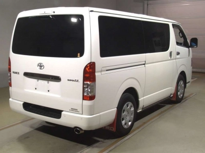 TOYOTA HIACE VAN