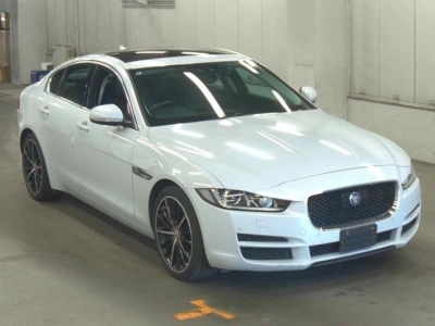 JAGUAR XE