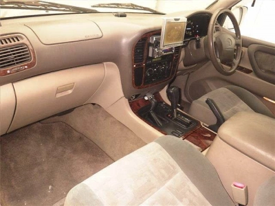 TOYOTA LAND CRUISER 100