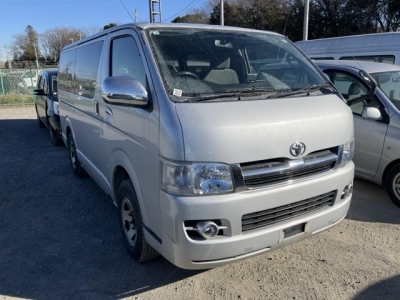 TOYOTA HIACE