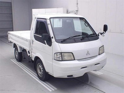 MITSUBISHI DELICA WAGON