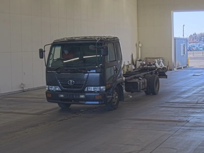 NISSAN UD
