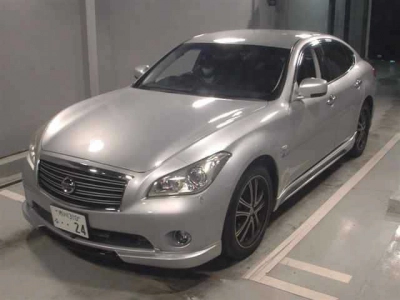 NISSAN FUGA