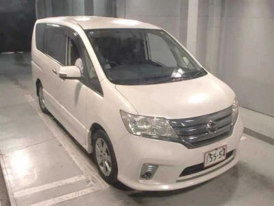 NISSAN SERENA
