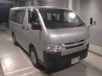 TOYOTA HIACE VAN