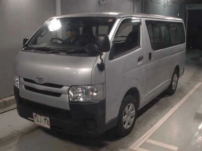 TOYOTA HIACE VAN