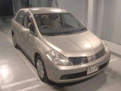 NISSAN TIIDA LATIO
